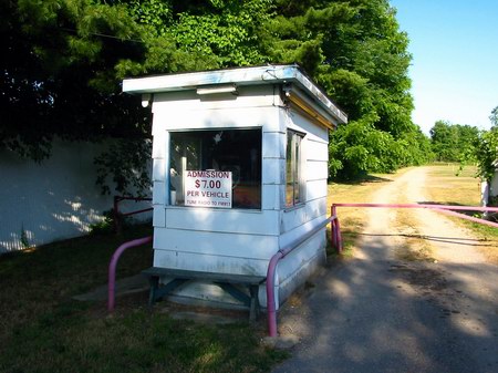 Sunset Auto Theatre - Ticket Booth - Photo From Water Winter Wonderland